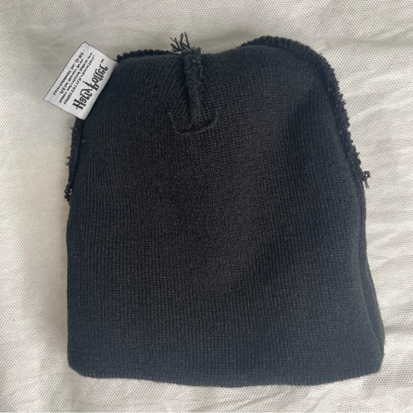 Harry Potter Hogwarts Cuff Pom Beanie Hat Black Hufflepuff Gryffindor Slytherin - Picture 8 of 10